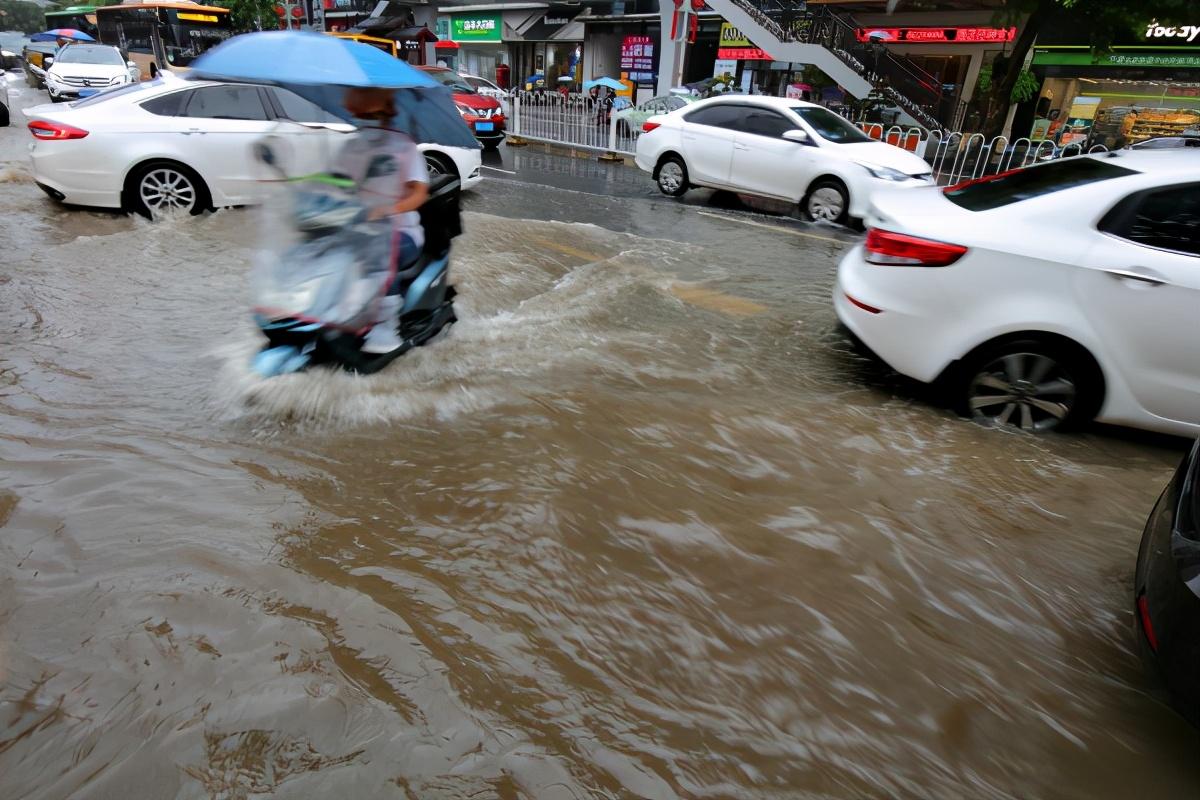 湖北暴雨实时更新，暴雨侵袭下的湖北现状